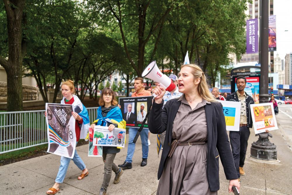 Anastasia Voronovsky'21 leads activists at a rally in Chicago protesting the invasion of Ukraine.